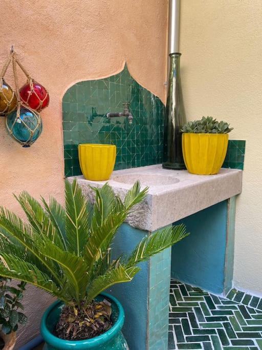 Petit Patio - 2 Chambres - Centre Ville - Climatisation كاسيس المظهر الخارجي الصورة
